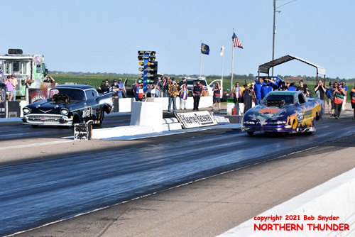 Mike Newkirk - 'Disturbed' (right lane) 
vs Jim Chase - 'Wicked Quick' (left lane)